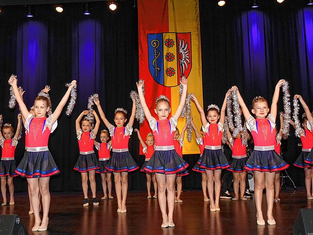 Viel Applaus ernteten die Minis der ukrainisch-deutschen-Kinder-Cheerleader-Gruppe.