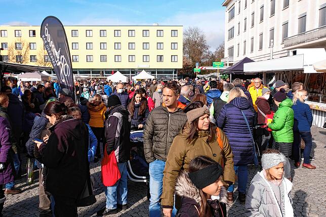 Bild 1: Martinimarkt lockt viele Besucher: Wir haben ein Fazit und viele Bilder