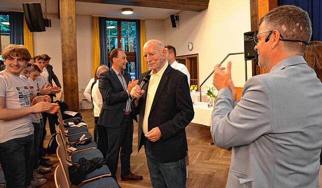 Stehende Ovationen für einen berührenden Vortrag für Werner Hansch.