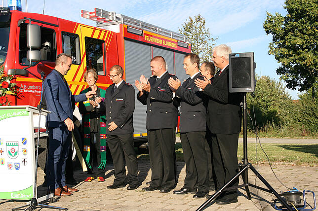 Für die Feuerwehr wird ein weiteres Löschfahrzeug angeschafft, dessen Kosten bei rund 400&nbsp;000 Euro liegen. In die Retter wurde in ...