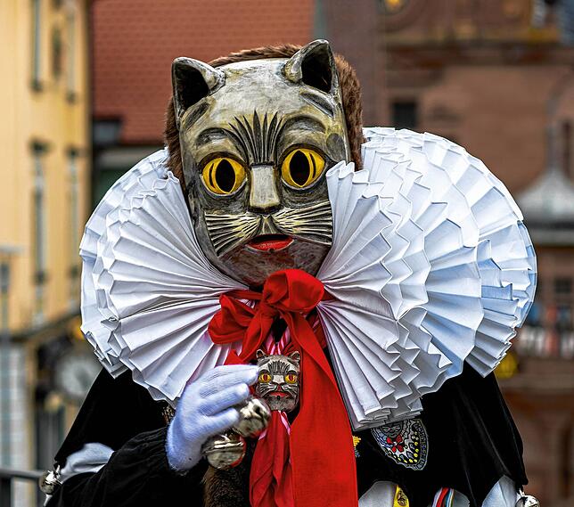 Meßkircher Katze: Die bekannteste Figur der Meßkircher Narrenzunft ist die der Katze. Während der Fasnet 1938 wurde sie erstmals ...