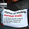 Vor der jüngsten Sitzung des Konstanzer Gemeinderats haben Annika Christen und Klaus Vollmann von der Konstanzer Ortsgruppe von Fridays ...