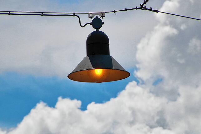 Wenn Reparaturen an der Donaueschinger Straßenbeleuchtung stattfinden, müssen die Lampen auch manchmal am Tag eingeschaltet werden.