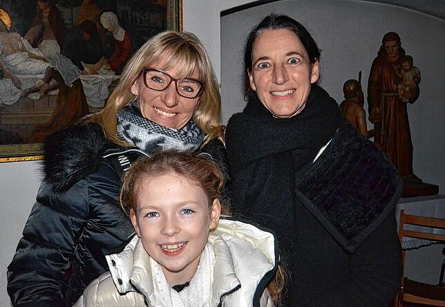 Andrea Kern aus Stockach und Nicole Klopfer aus Überlingen und sogar schon Merle gehören zu den treuen Fans von Anita Hofmann.