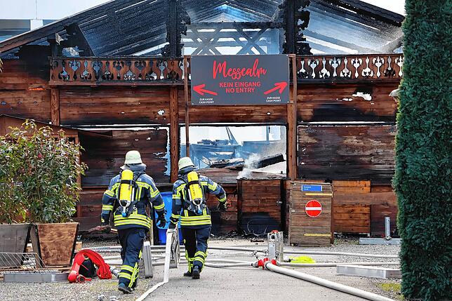 Bild 2: Feuer auf Messegelände! So dramatisch war der Einsatz der Feuerwehr in Friedrichshafen