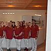 Dr. Jürgen Kaufmann (links) freut sich mit den beiden Praxisteams über die Niederlassung von Dr. Emanuel Pudimat (rechts). Beide lernten ...