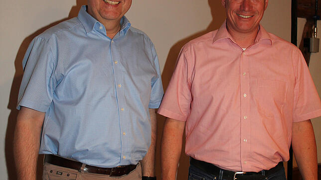 Bei der Sitzung des Gemeindeverwaltungsverbands ist der Immendinger Bürgermeister Markus Hugger (rechts) nach drei Jahren erneut zum ...