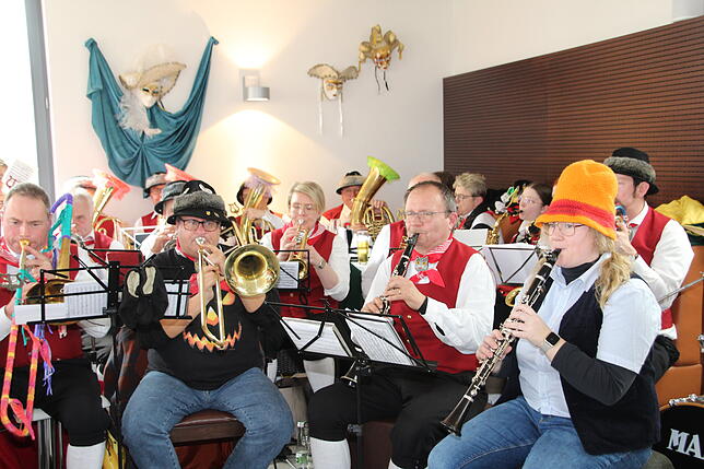 Für Musik beim Narrenfrühschoppen sorgte eine Abordnung der Stadtkapelle.