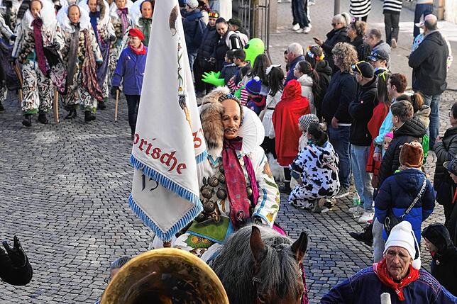Bild 12: Warum der Fasnet-Umzug in Villingen jedes Jahr Groß und Klein fasziniert – Entdecke die Highlights!