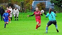 Auf dem Weg zum Tor des Monats November: Chiara Cantarella trifft hier für den FV Singen gegen den TSV Überlingen/Ried.