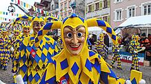 Närrischer Spaß in der Waldshuter Kaiserstraße beim Hochrhein-Narrentreffen.
