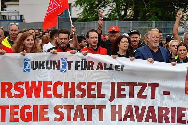 Bild 1: Protest bei ZF Friedrichshafen: So kämpfen die Mitarbeiter gegen den drohenden Stellenabbau