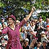 Maria die Gauklertochter zeigt ihre Kunst beim Bräunlinger Straßenmusik-Sonntag. 2024 sollen wieder zahlreiche Künstler in die Stadt ...
