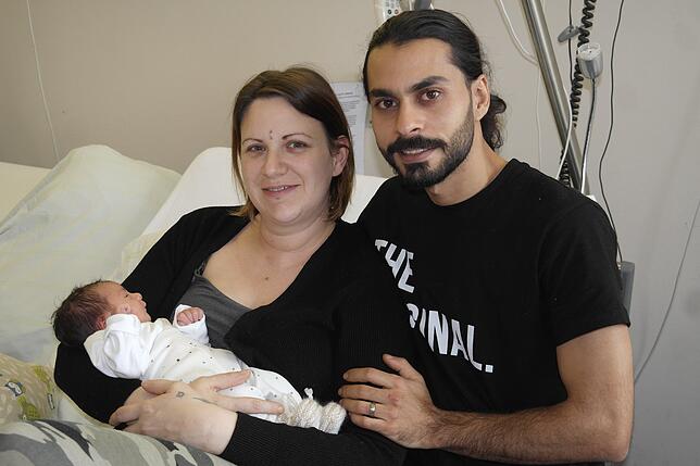 Ariane Sele und Hassan Osman sind überglücklich: Auf die Geburt von Töchterchen Souheir Maria folgte der Heiratsantrag.