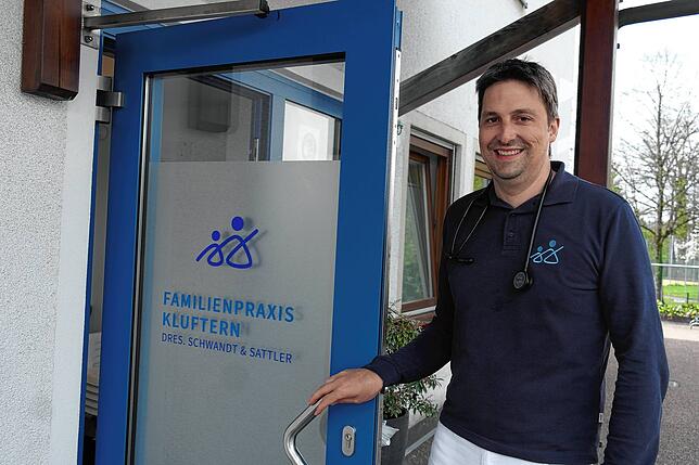 Florian Sattler, Allgemeinmediziner in der Familienpraxis Kluftern, geht in Sachen Corona-Infektionen von einer extrem hohen ...