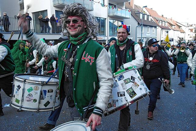 Was wäre ein Narrensprung ohne Musik: Die Trommler der Lumpenkapelle Froschties gaben in Friedrichshafen alles.