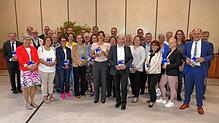 Das sind die Macher des Singen Jahrbuch 2023. Jeder Autor hat sein eigenes Exemplar der Ausgabe überreicht bekommen. Bild: Sandra ...
