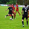Der Tennenbronner Justin Stoll (links) schirmt den Ball ab vor dem Königsfelder Tim Berger. Der Favorit aus Königsfeld setzte sich im ...