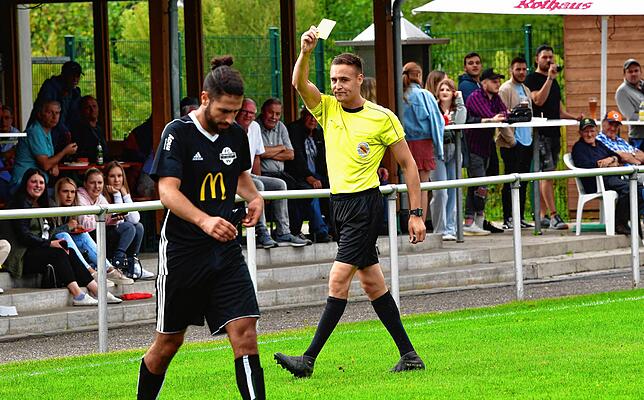 Bild 16: FC Wallbach dreht die Partie und gewinnt mit 3:2 gegen den FC RW Weilheim &ndash; und wir haben die Bilder!