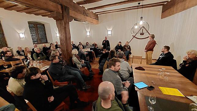 Höchst emotional wurde beim runden Tisch, zu dem der Verein Niederburg Vital in die Spitalkellerei geladen hatte, über die Zukunft der – ...