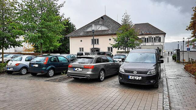 Der Zollhaus-Parkplatz steht am Wochenende allen Teilnehmern der Impfaktion zur Verfügung. Die gemeinde sperrt ihn dafür ab.