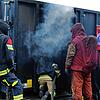 Mithilfe einer mobilen Brandübungsanlage haben sich rund 60 Retter der Feuerwehr fit für den Ernstfall gemacht.