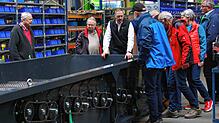 Die Besucher sehen den modularen Aufbau der Siebanlagen der Firma Willibald, wobei die Siebdecks einzeln austauschbar sind.