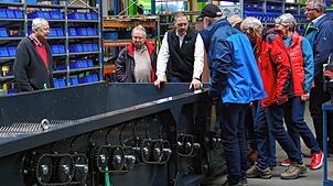 Die Besucher sehen den modularen Aufbau der Siebanlagen der Firma Willibald, wobei die Siebdecks einzeln austauschbar sind.