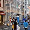 Hinter dem Gerüst in der Wessenbergstraße 2 bereiten die Bauarbeiter die Neueröffnung einer Filiale von Søstrene Grene vor. Hier werden ...