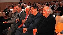 Zu den Ehrengästen beim Festakt &bdquo;100 Jahre Musikverein Rast&ldquo; gehörten (vordere Reihe v.l. )die Landrätin und Schirmherrin ...
