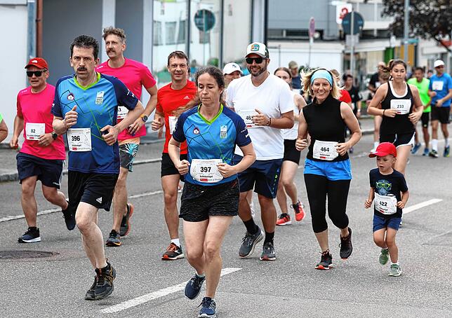 Bild 11: Stadtlauf durch die Donaueschinger Innenstadt kommt gut an