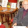 Bruno Epple liest in der Bücherstube Rielasingen Heimatliches und Arabesken.