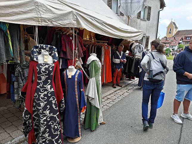 Bild 4: Mittelalter hautnah: Tausende beim 7. Stettener Spectaculum mit Rittern, Gauklern und Magiern