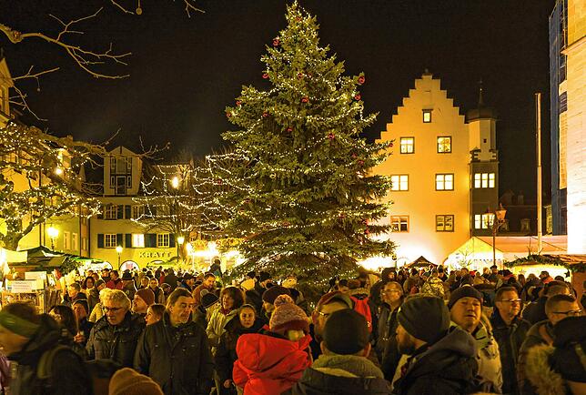 Gut besucht: Der Radolfzeller Christkindleamarkt war am Eröffnunsgtag (Donnerstag) noch besser besucht, als in den Vorjahren.