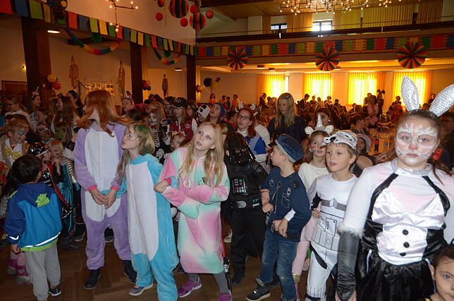 Bild 13: Bilder zur Schülerbefreiung und zum Kinderball in Markdorf