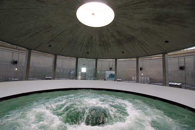 Wasser ist wertvoll, auch seine Aufbereitung zu Trinkwasser. Die Bodensee-Wasserversorgung entnimmt das Wasser aus 60 Metern Tiefe. Bei ...