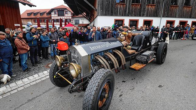 Dieser American-Lafrance Typ 12 von und mit Alexander Ibele aus Wilhelmsdorf sorgte beim Patina-Treffen für Aufsehen. Der in den USA als ...
