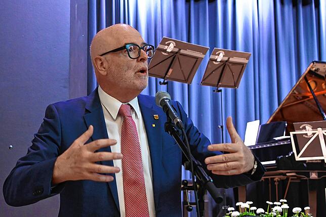 Alt-Bürgermeister Rainer Stolz blickt in die Stadtgeschichte zurück.
