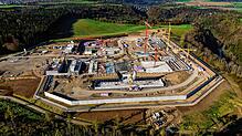 Auf der Baustelle für das neue Gefängnis in Rottweil wird an mehreren Stellen parallel gearbeitet.