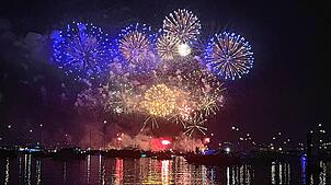 (Archivbild von August 2023) In der Konstanzer Nachbarschaft wird das Highlight, das große Feuerwerk, deutlich weniger kontrovers ...