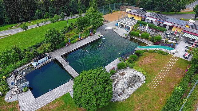 Das Naturbad in Hohenfels-Kalkofen kommt ohne Chemie aus.