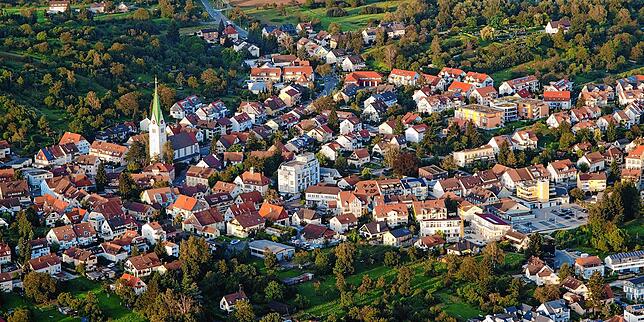 (Archivbild) Diese Luftaufnahme zeigt es deutlich: Der Wollmatinger Kern ist ein idyllisches Dörfchen.