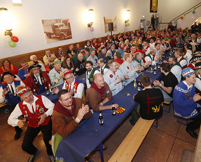 Bild 5: Fürstenberg Brauerei: Hunderte Narren feiern mit dem neuen Fasnetbier