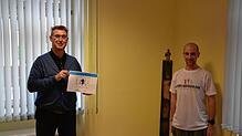 Mit der Startnummer 1 läuft Stühlingens Bürgermeister Joachim Burger (links) beim ersten Stühlinger Spendenlauf &bdquo;Stühlingen läuft ...