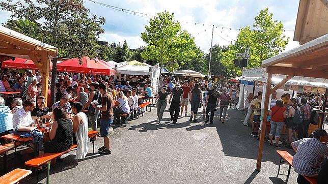 (Archivbild) Die Weinfeste, wie hier auf der Reichenau, fanden zuletzt 2019 statt. In den vergangenen beiden Jahren mussten sie ...