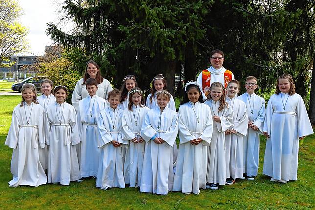 Freudestrahlende Gesichter der Kommunionkinder nach dem Gottesdienst am Samstag in der Heilig-Geist-Kirche in Mönchweiler. Ihre ...