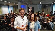 Sie freuen sich über zahlreiche Teilnehmende und auf viele gute Ideen, wie Redaktionen mit dem immer höheren Veränderungstempo am besten ...