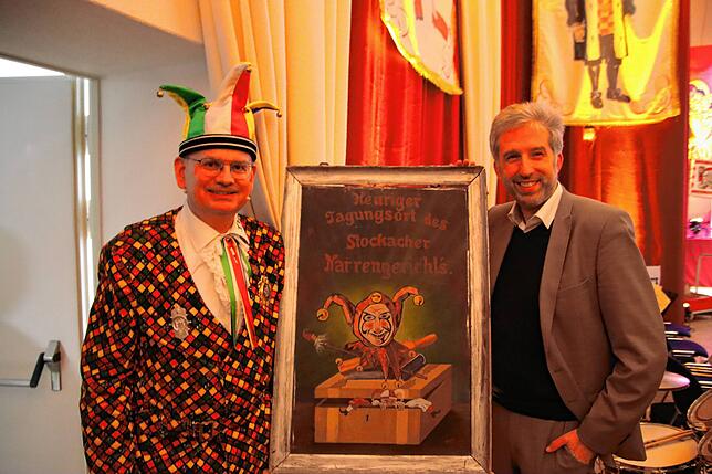 Narrenrichter Jürgen Koterzyna mit Gastredner Boris Palmer in der Pause der Dreikönigssitzung 2023.