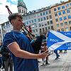 Schottische Fans feiern ihre Tartan Army, wie die Nationalelf genannt wird.