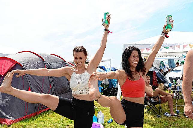 Bild 16: Bier-Yoga und Pfandflaschen-Party beim Southside 2025: Das sind die besten Bilder vom Samstagvormittag